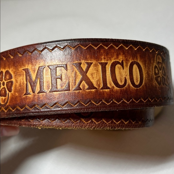 Leather Tooled belt, Abalone inlayed buckle, Mexico - Picture 5 of 11